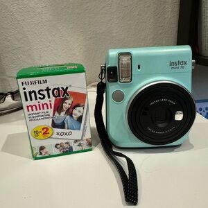 Fujifilm Instax Mini 70 - icy mint with 2 packs of film